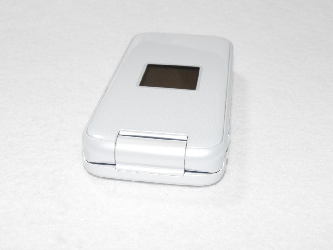 FCNT らくらくホン F-01M ホワイト docomo 4G LTE ガラホ