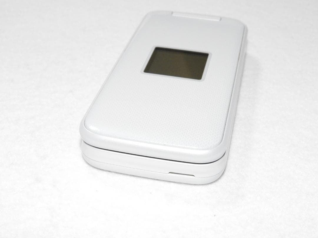 FCNT らくらくホン F-01M ホワイト docomo 4G LTE ガラホ
