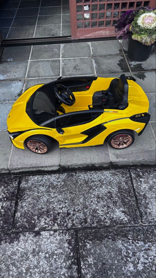 Lamborghini Sian イエローのオープンカー型ミニカー