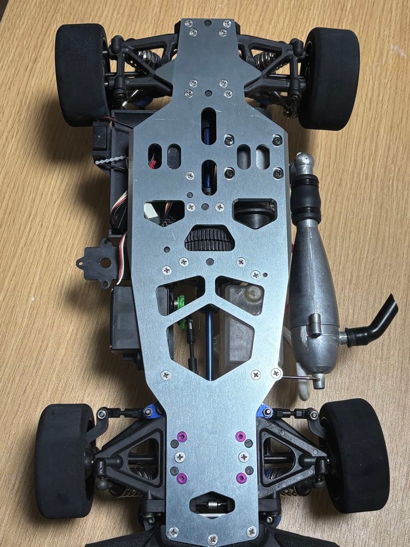 t*8様 京商FW05 エンジンラジコン