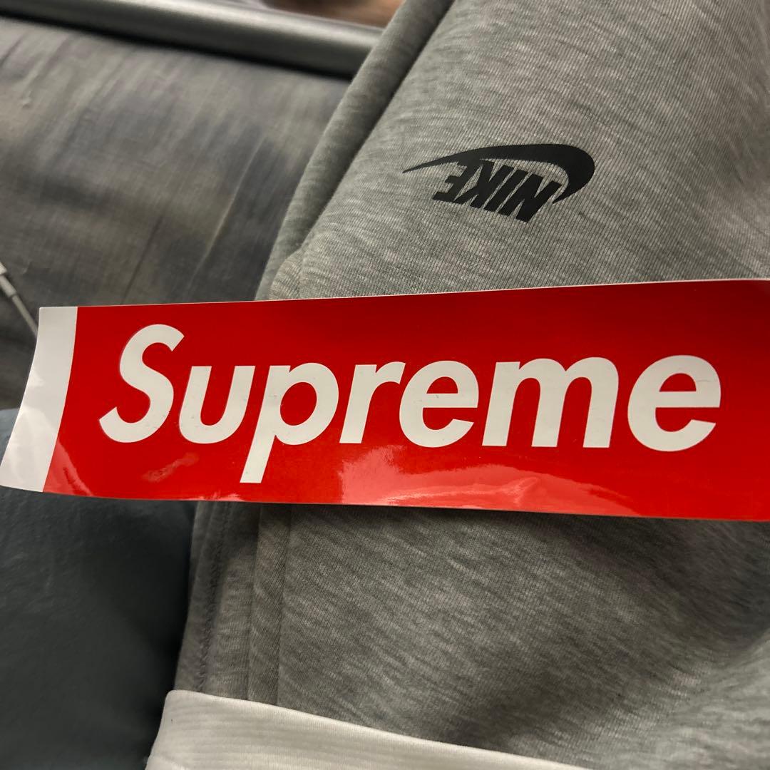 supremetシャツ