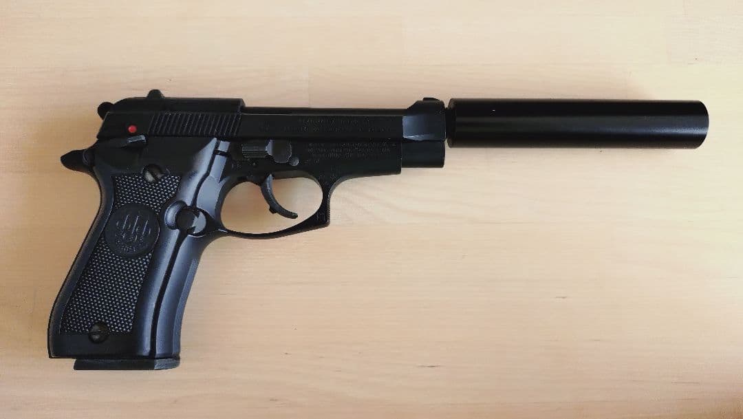 ウエスタンアームズ　ベレッタM84FS サイレンサー付き
