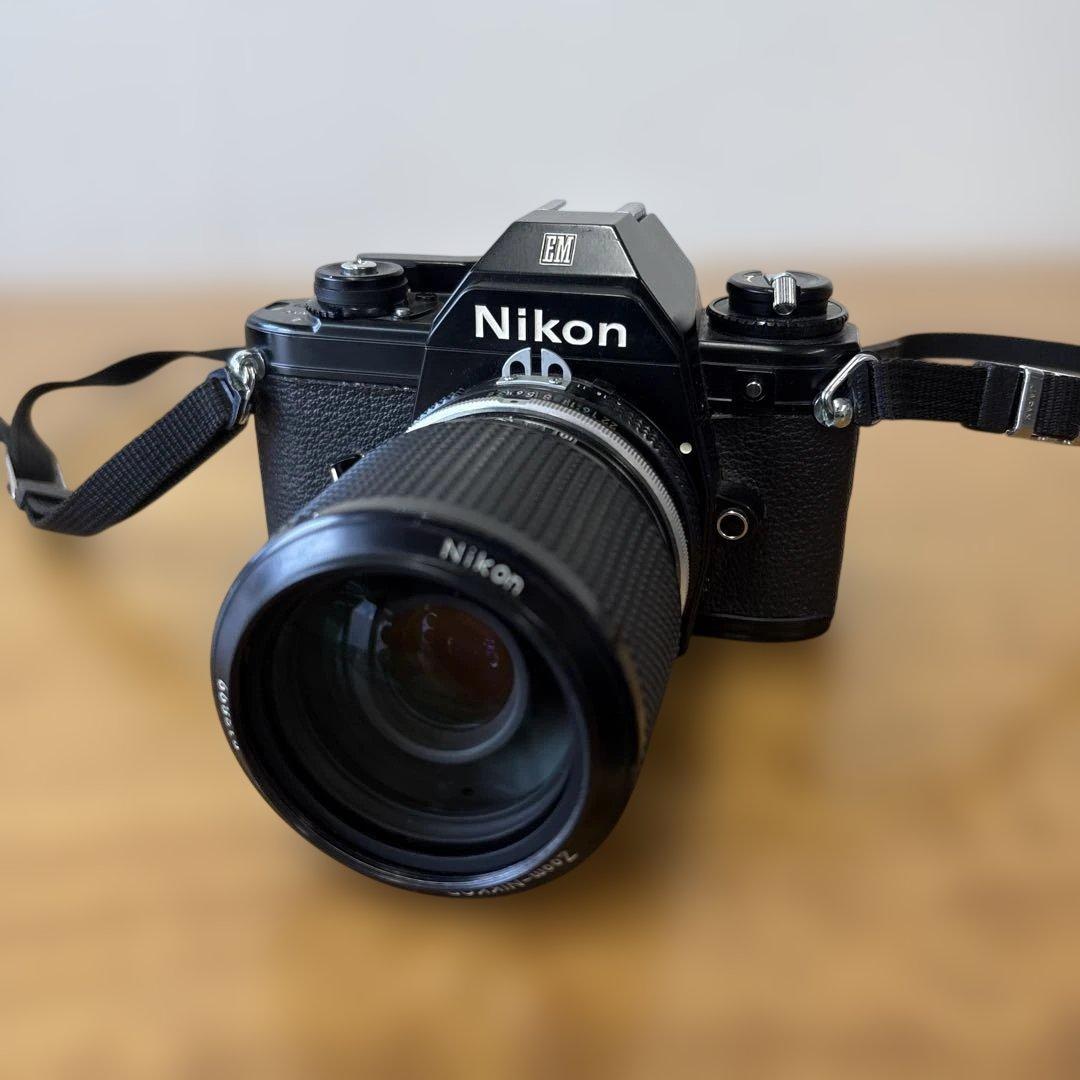 Nikon EM フィルム一眼レフカメラ レンズ付き