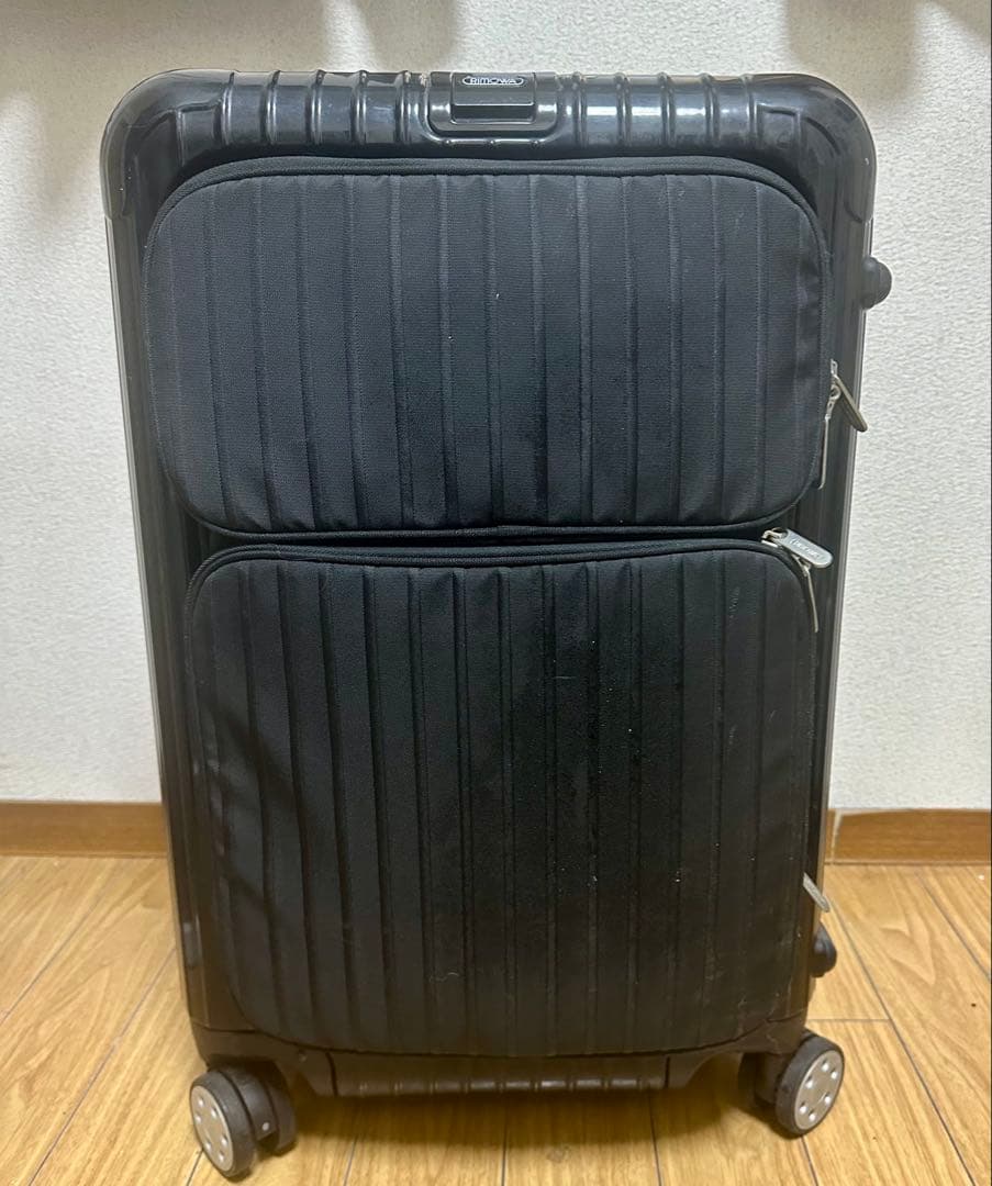 ブラックキャリーケース 4輪　リモワ