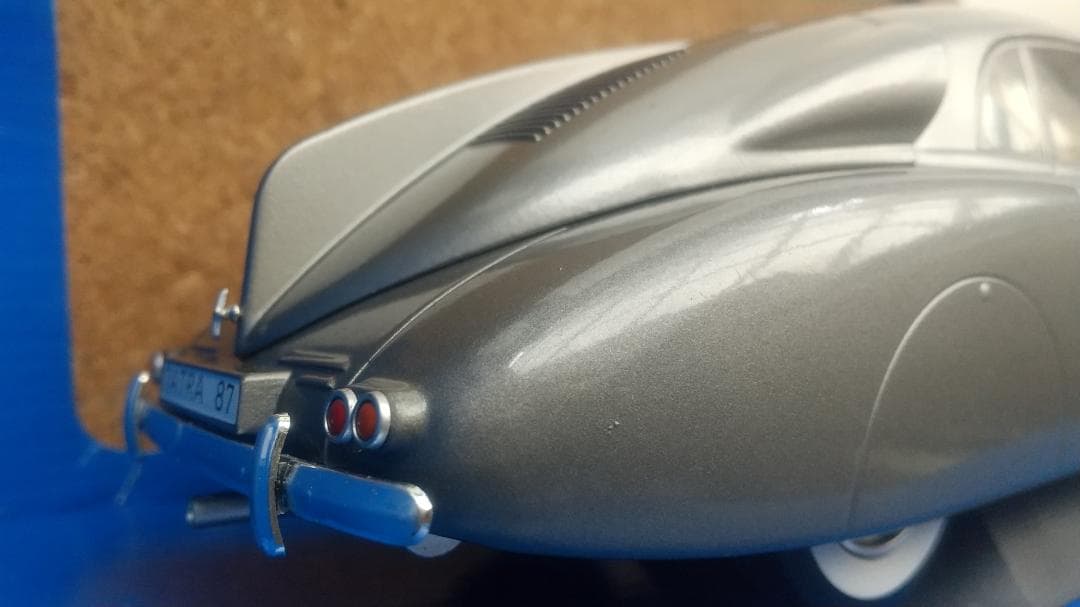 MODEL CAR GROUP 1:18 TATRA87 ミニカー