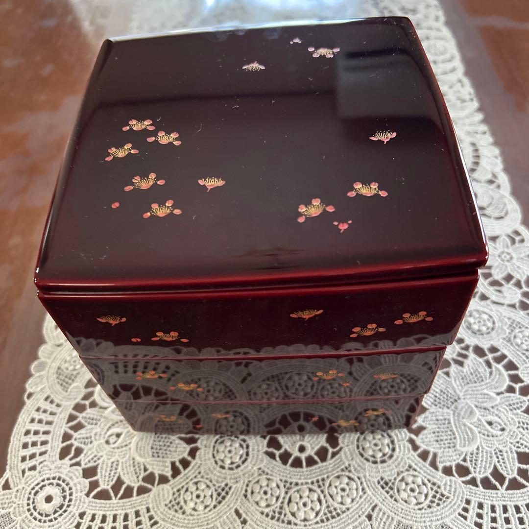 輪島塗り赤色花柄金箔装飾3段重箱