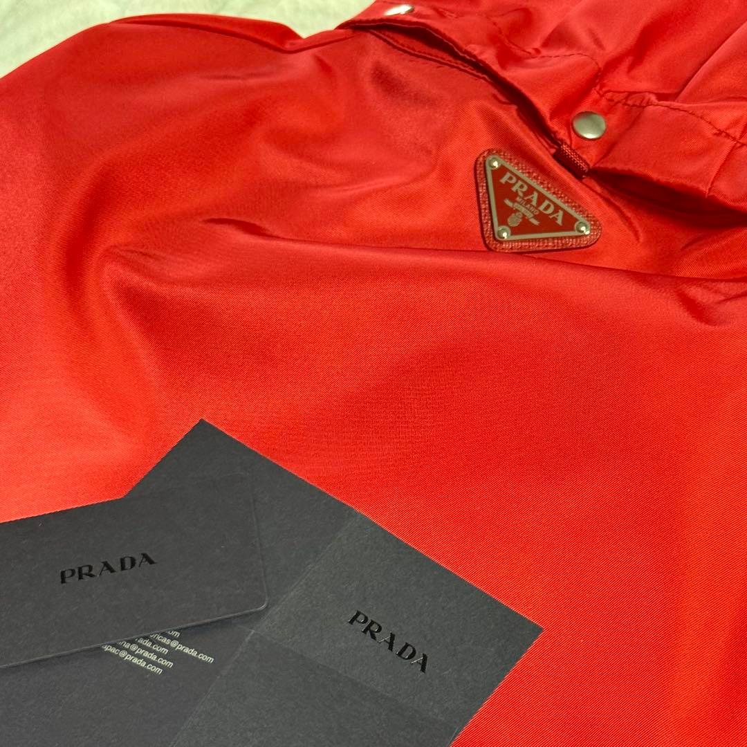 PRADA レッド ナイロン 犬服 フード付き PRADA正規品 Mサイズ