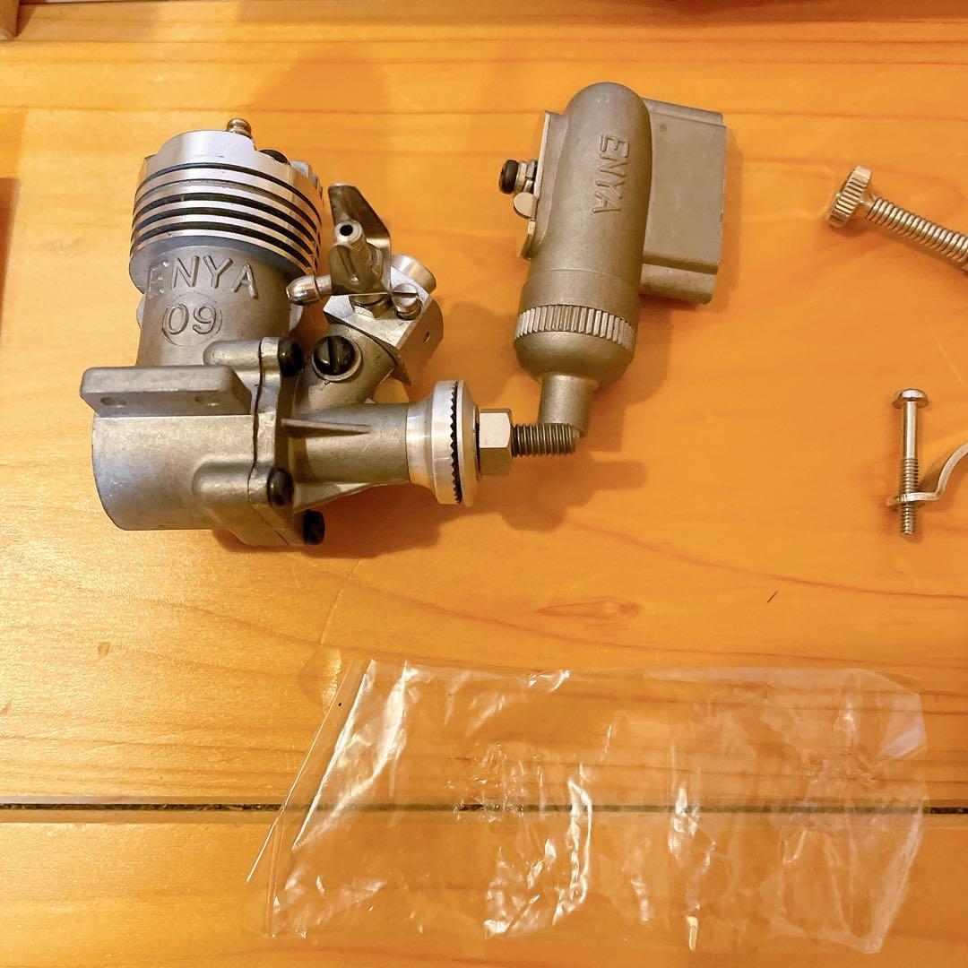 ￼模型用小型エンジン　ENYA　09エンジン　飛行機　エンジン　ラジコン　未使用