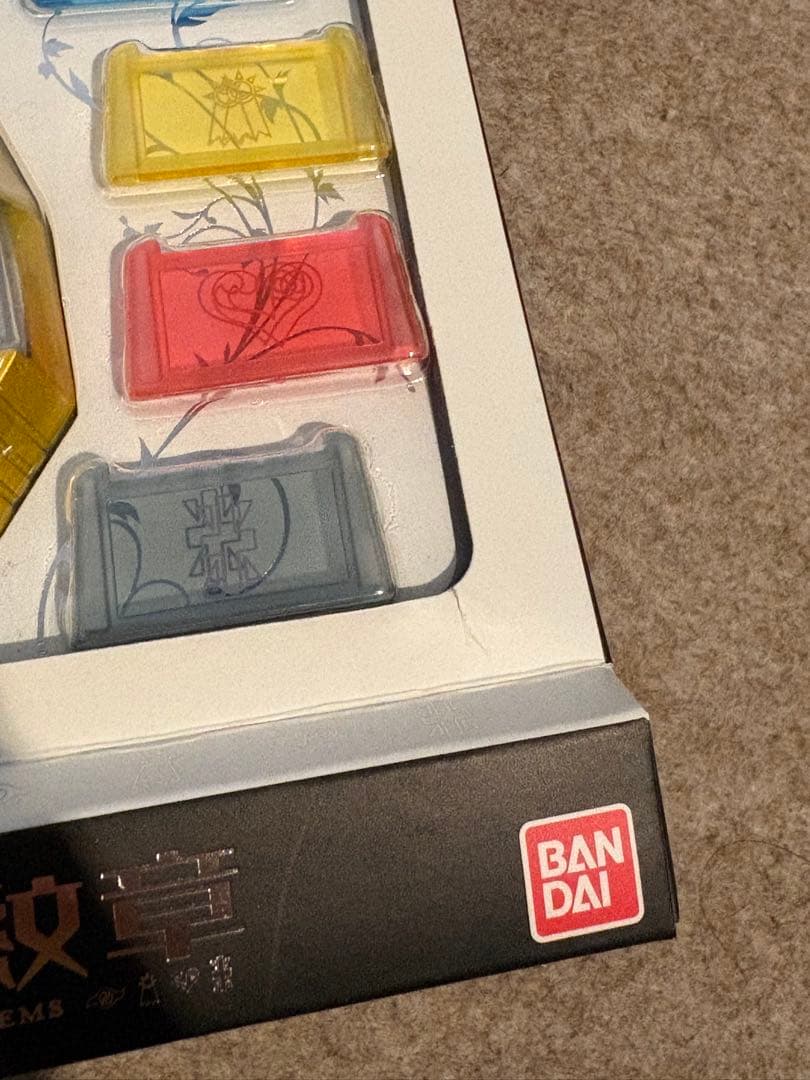 デジモン タグと紋章 デジモンアドベンチャー 特典 ピンバッジ