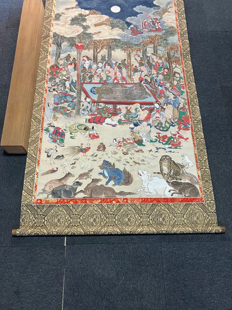 掛軸 釈迦涅槃図 大幅軸 紙本 彩色 仏画 仏教美術 年代物 時代物 合箱