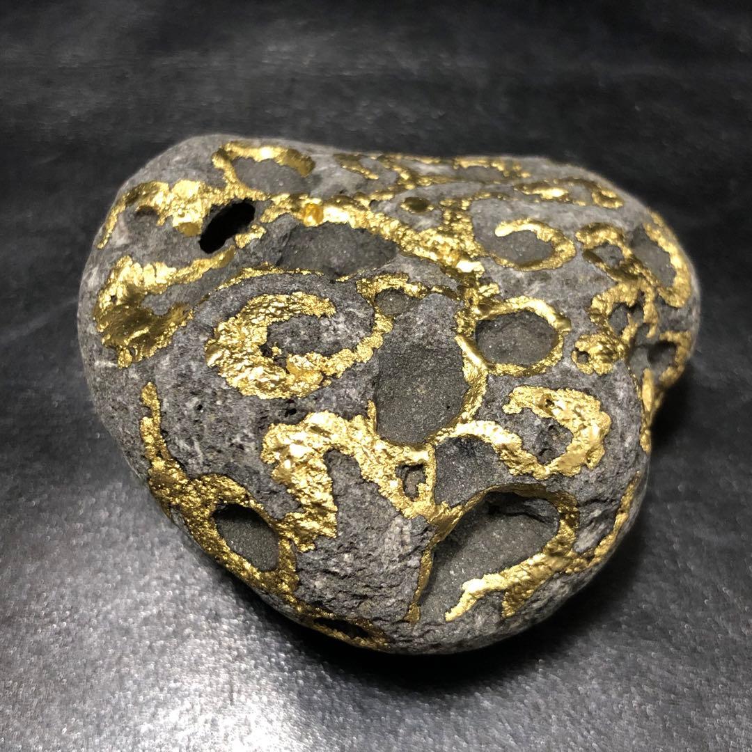 世界に1つ◼️超カッコイイまん丸な溶岩石の金彩ロックアート『オクトパシスタ』
