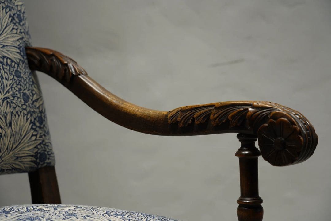 イギリスアンティーク アームチェア ジャコビアン様式　動物脚　張替済　ソファ