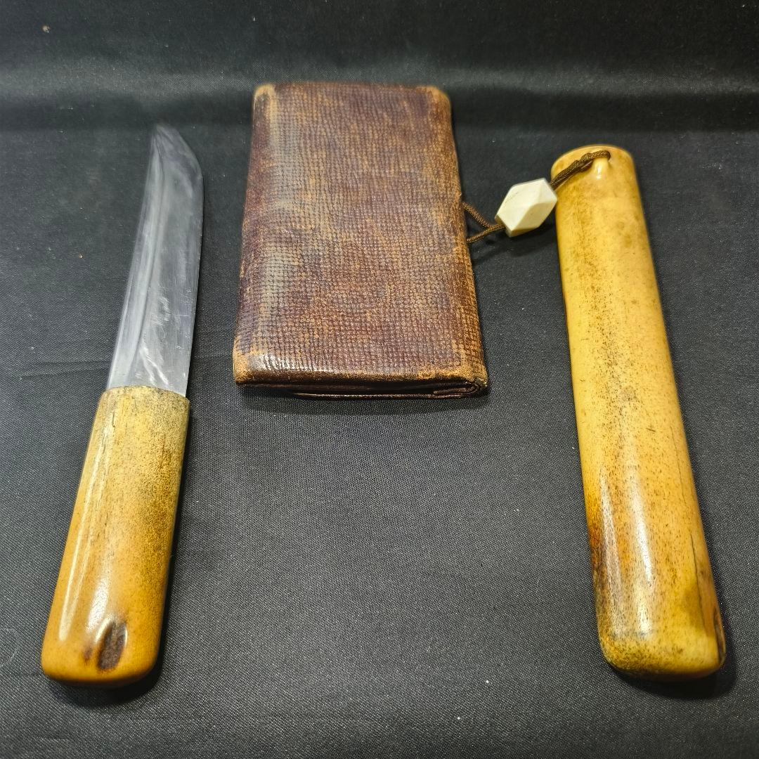 刀剣美術 仕込み煙管 天然材緒締め玉 本革タバコ入れ 元信在銘 銅細工金具武具