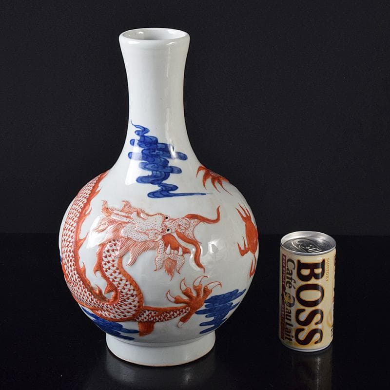 中国　大清乾隆年製款　青花紅釉盛上雲龍文　長顎瓶　M　R8285B