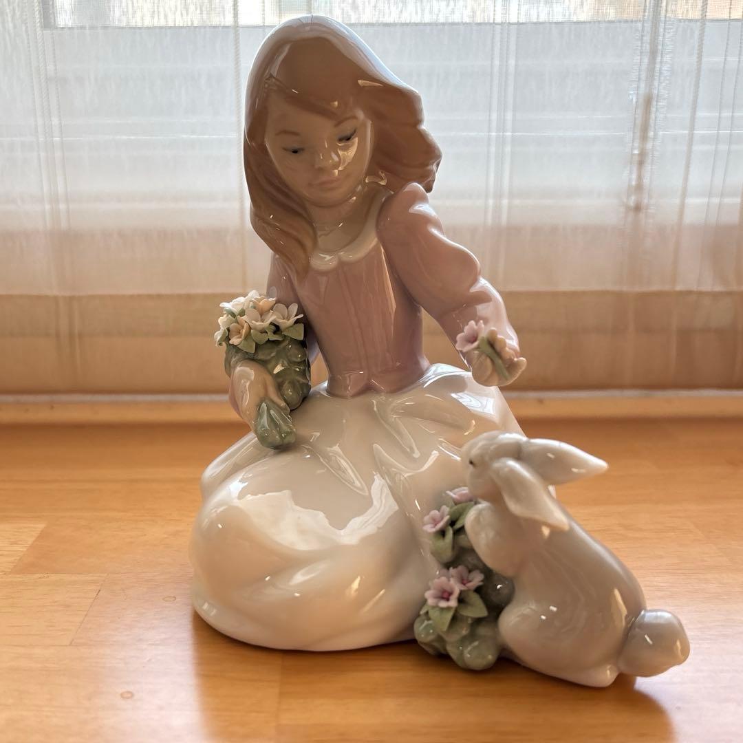 ゆ*あ様 リヤドロ　少女とウサギの陶器像