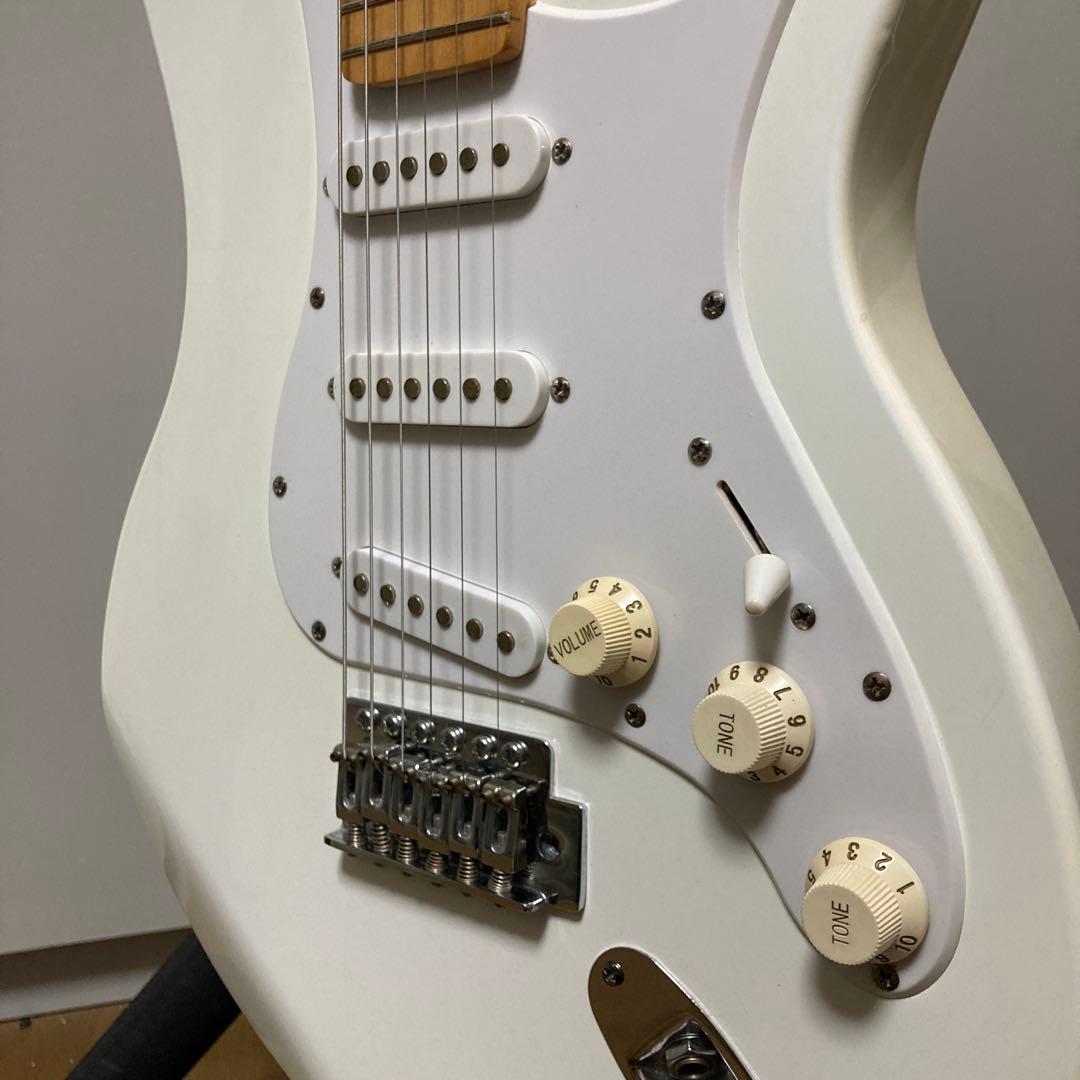 BEHRINGER IAXE 393 ベリンガー　ストラトタイプ