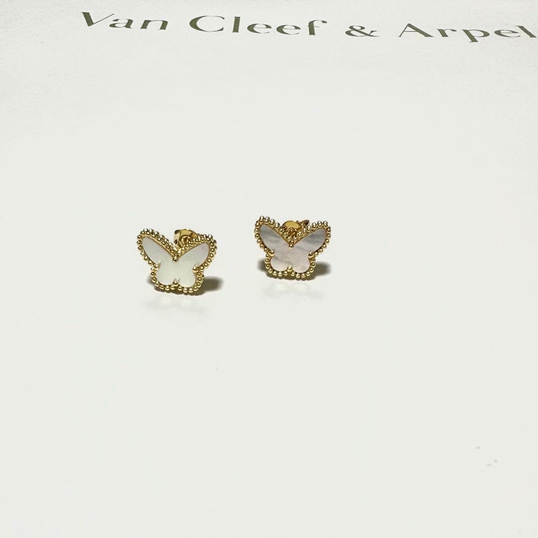 バタフライピアス