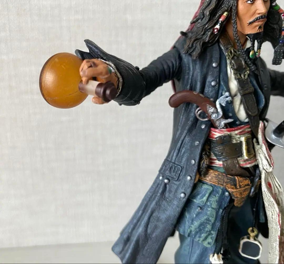 パイレーツオブカリビアン　ジャック・スパロウフィギュア 約30cm