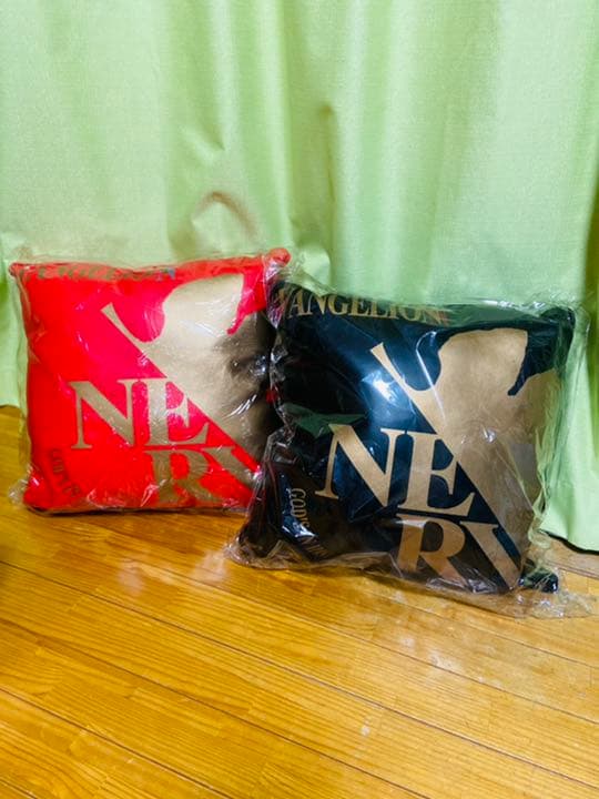 他サイト検討中！新品未開封 激レア☆エヴァンゲリオン ゴールドネルフ クッション