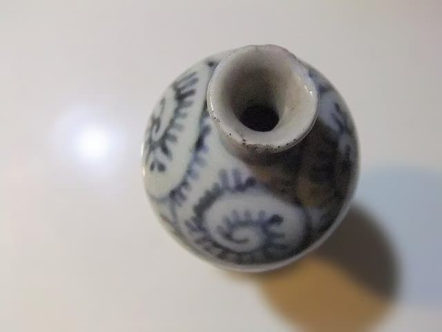 古伊万里 染付 古伊万里　蛸唐草　鑑賞向き器　江戸中期　古伊万里染付蛸唐草鶴首瓶