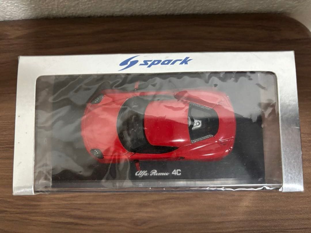 Alfa Romeo 4C ミニカー 1/43 スケール
