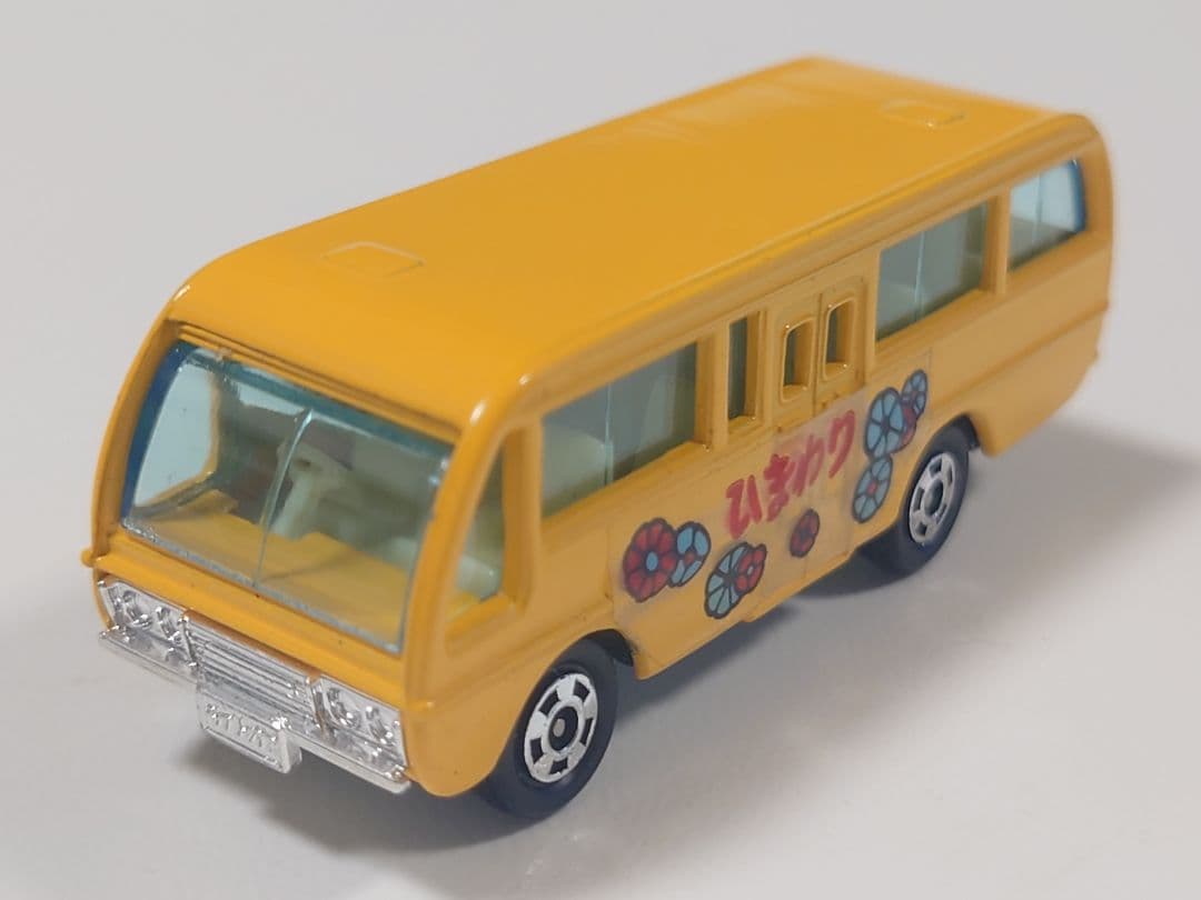 トミカ【46】 MAZDA LIGHT BUS ひまわり 幼稚園バス