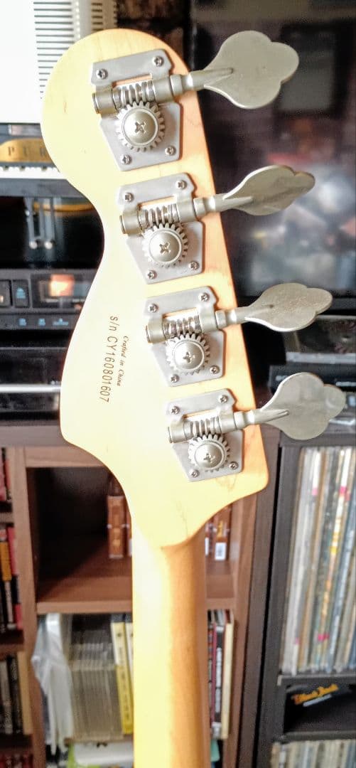 スクワイヤーbyfenderジャズベース　ハードケース付属（凡庸）