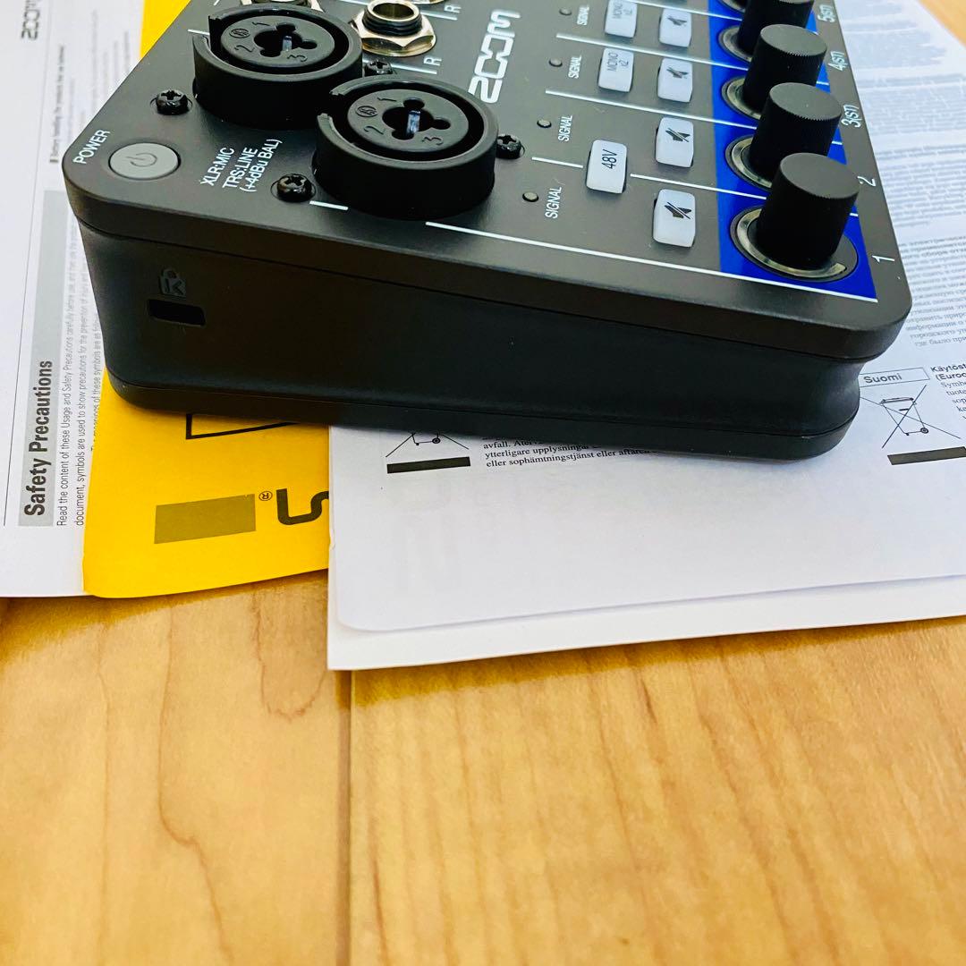 ほぼ未使用品✨極美品 ZOOM LiveTrak L6 デジタルミキサー