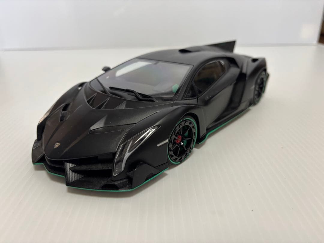 オートアート　ランボルギーニ アヴェンタドール Lブラック 1/18