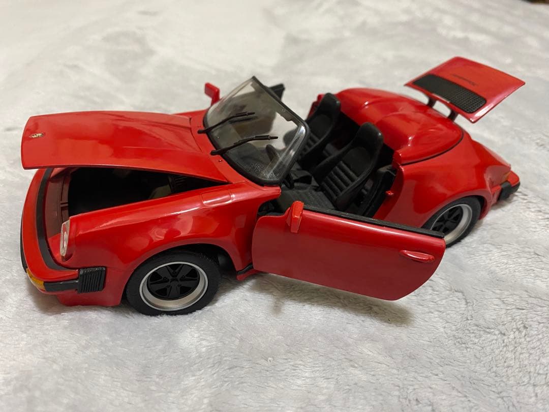 ミニカー Maisto PORSCHE 911 SPEEDSTER(1989) 1/18