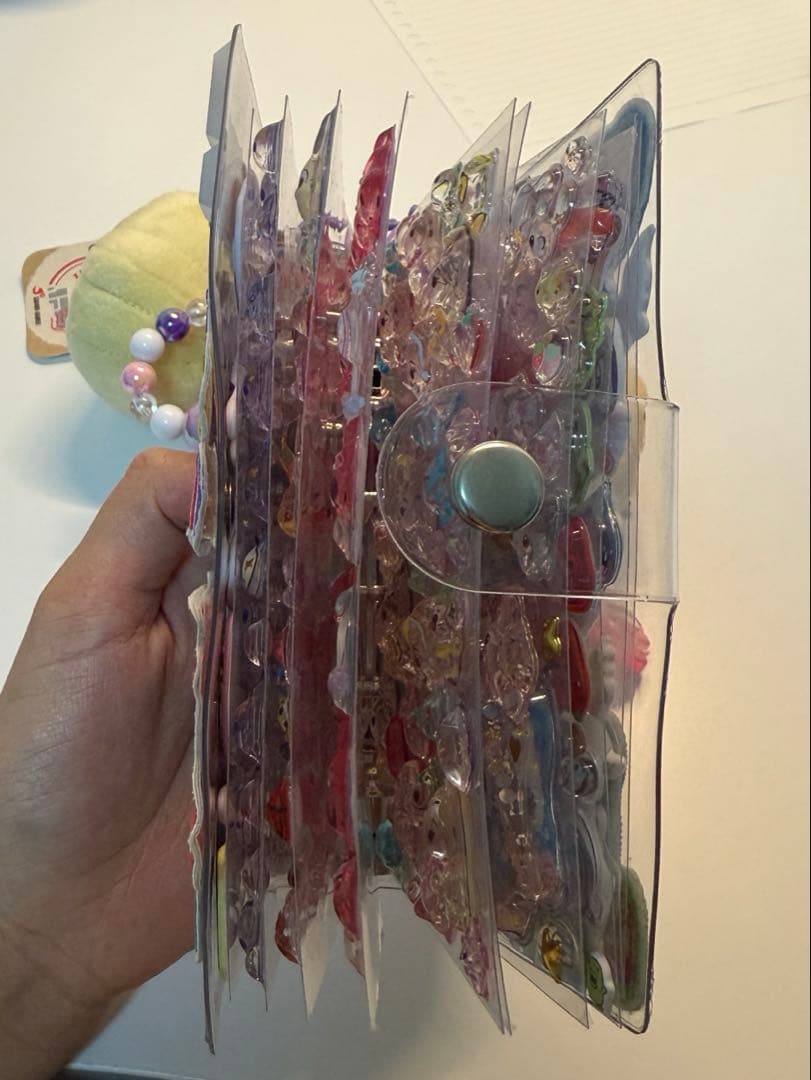 シール帳完成品　キーホルダー付　ボンボンドロップシール　おはじきシールサンリオ