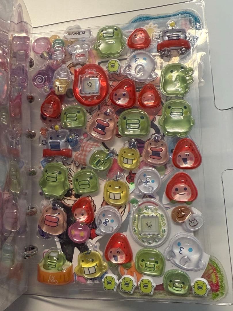 シール帳完成品　キーホルダー付　ボンボンドロップシール　おはじきシールサンリオ