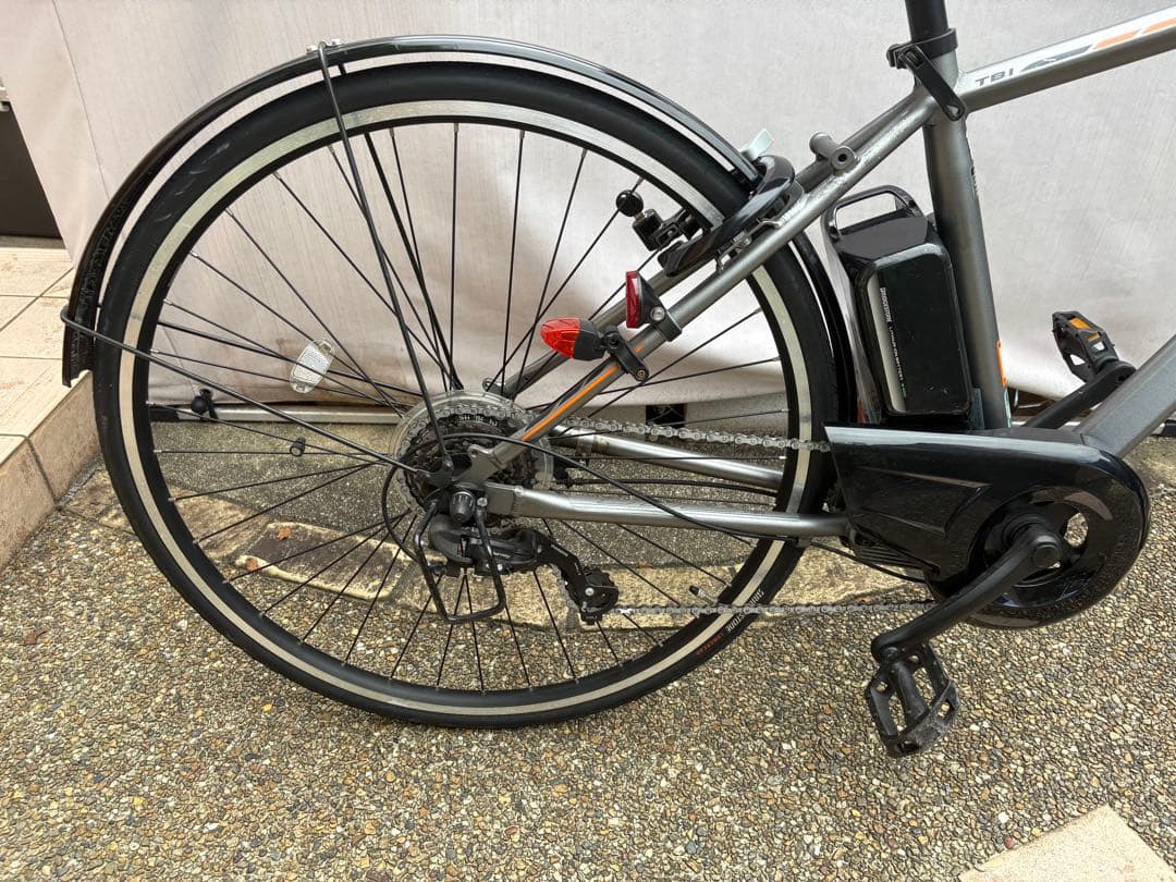 ブリヂストン 電動アシスト自転車 スポーツタイプ シルバー TB1e(大阪)