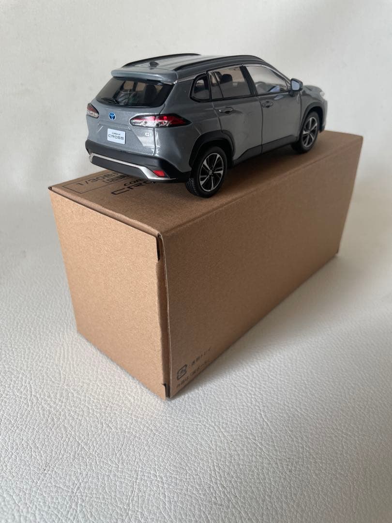 トヨタ カローラ クロス 色見本 ミニカー ② 1H5 セメントグレーメタリック