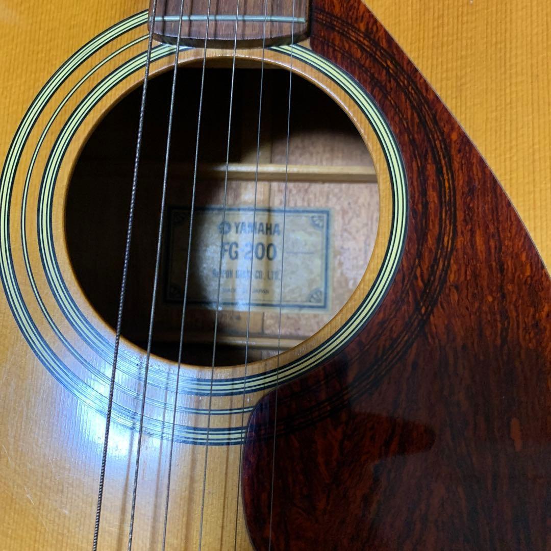 YAMAHA ヤマハ　FG-200 アコースティックギター　ハードケース付き