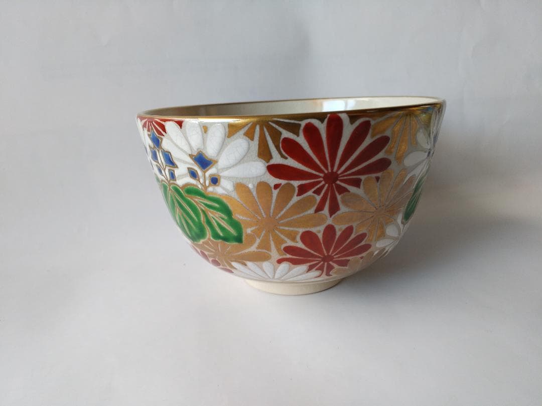 京焼 加藤松香 菊桐絵 茶碗 茶道具 共箱 新品 未使用 保管品 です。