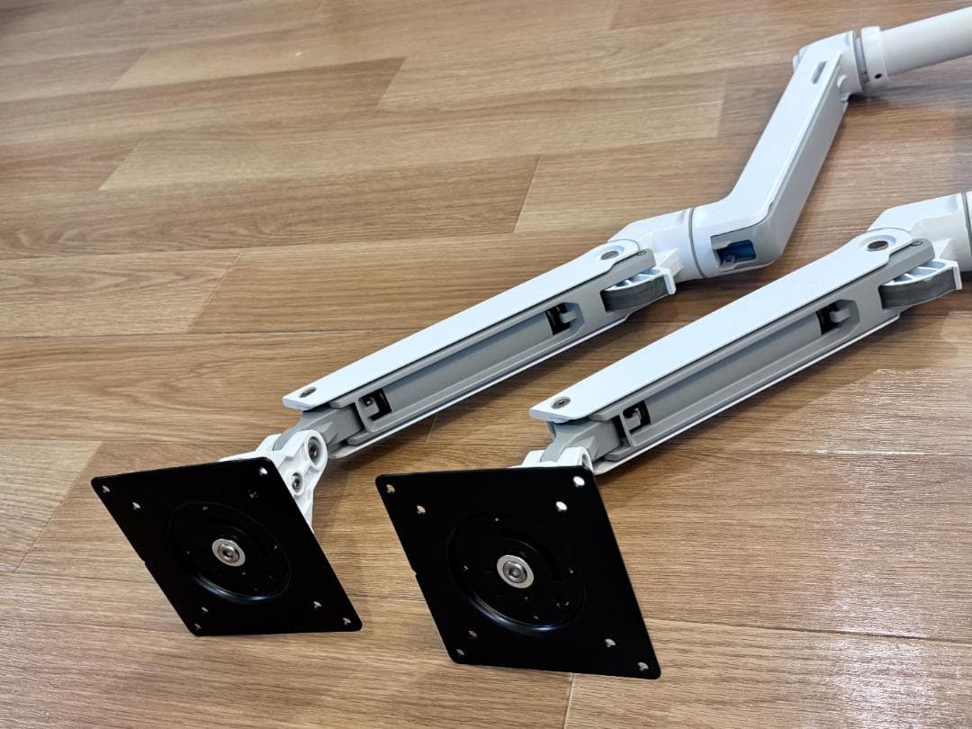 工*藤様 Ergotron LX Dual Stacking Arm ホワイト