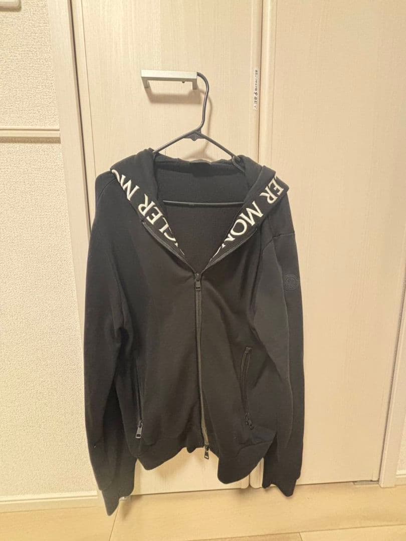 【限定値下げ】MONCLER ブラック フード付きパーカー　M
