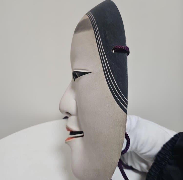白色　女性能面 木製