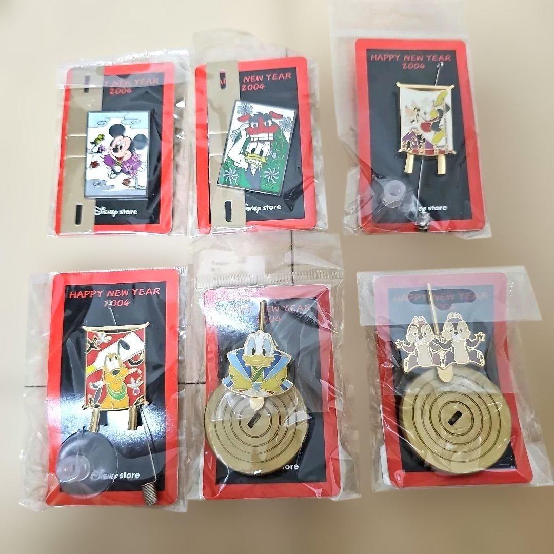DisneyStore 2004年 新年 ピンバッジ まとめ売り