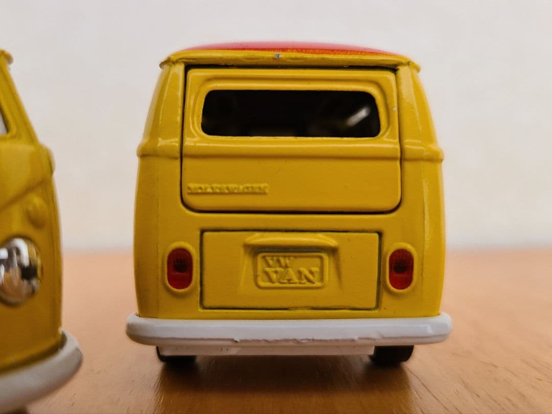 トミカ/Tomika　ビンテージ　VWデリバリーバン(右)