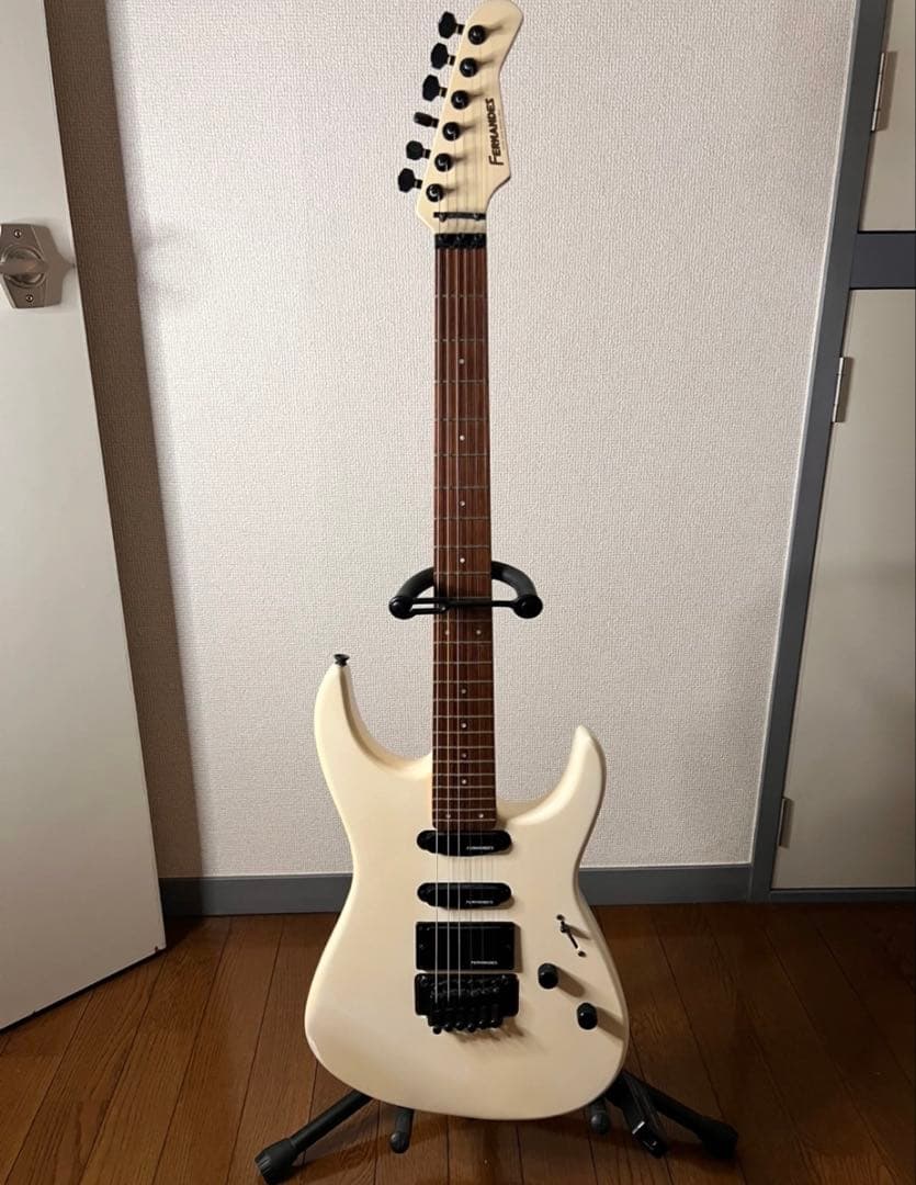 FERNANDES エレキギター ホワイト