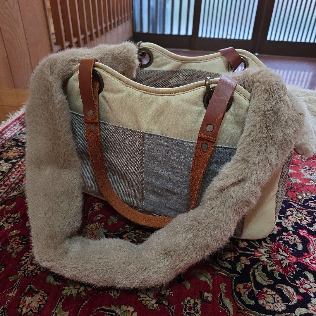 LA発ファー付きペットキャリーバッグ ファーは取り外し可能