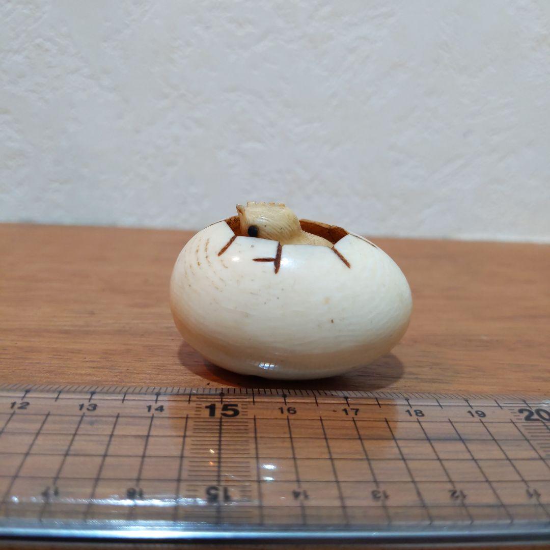 時代提げ物 絡繰根付 天然素材 在銘【啐啄同時】高さ約3.2cm 重さ約35ｇ
