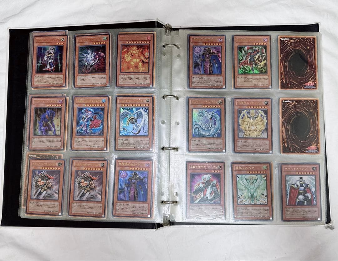 遊戯王　ファイル付き　キラカード大量