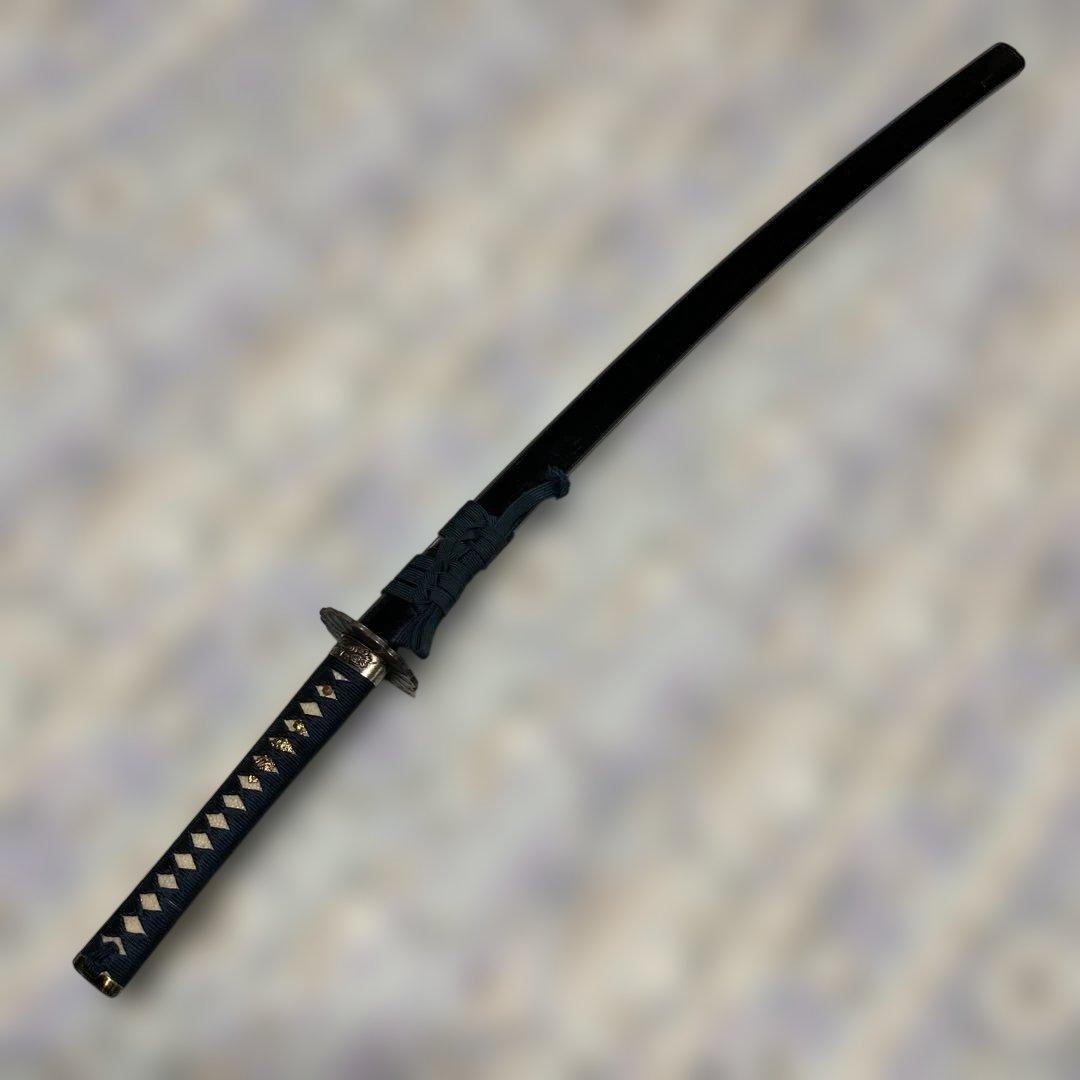 模造刀(居合刀) 紺色柄 菊彫丸鍔 黒呂鞘