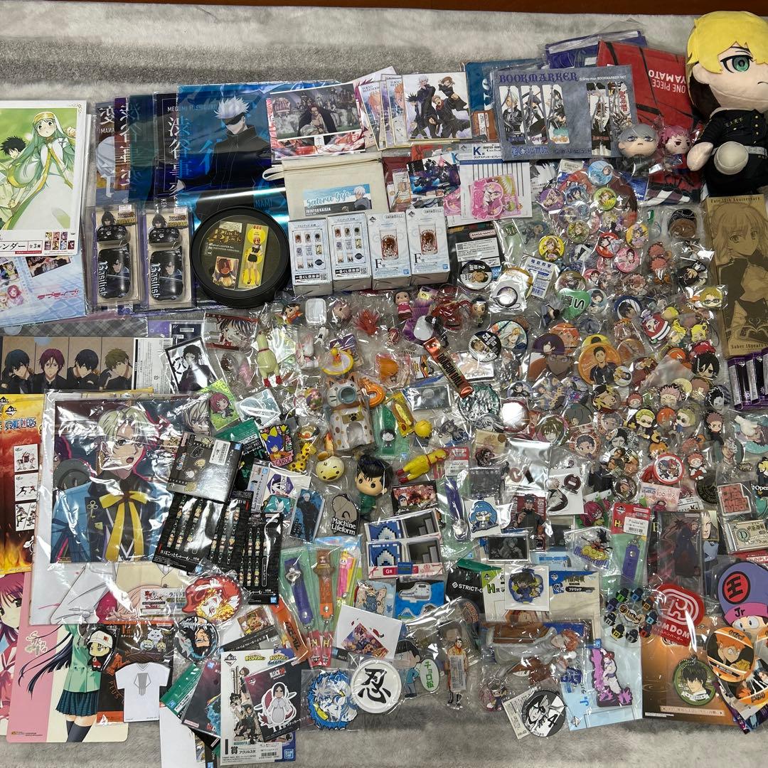 キャラクターグッズまとめ売り　漫画　アニメ　グッズ　セット　おまとめ　290個