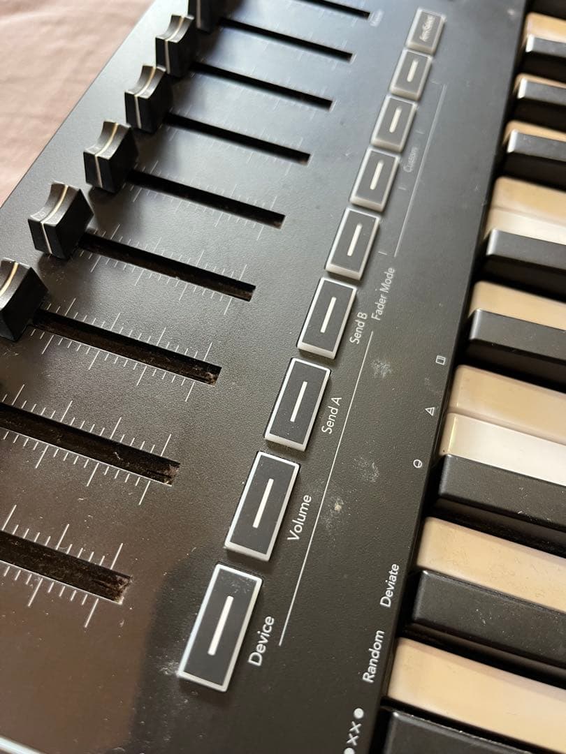 Novation Launchkey 49 MK3 一部不具合あり