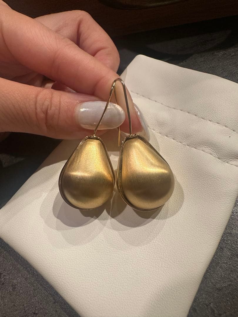 LOEWE ゴールドドロップ型ピアス