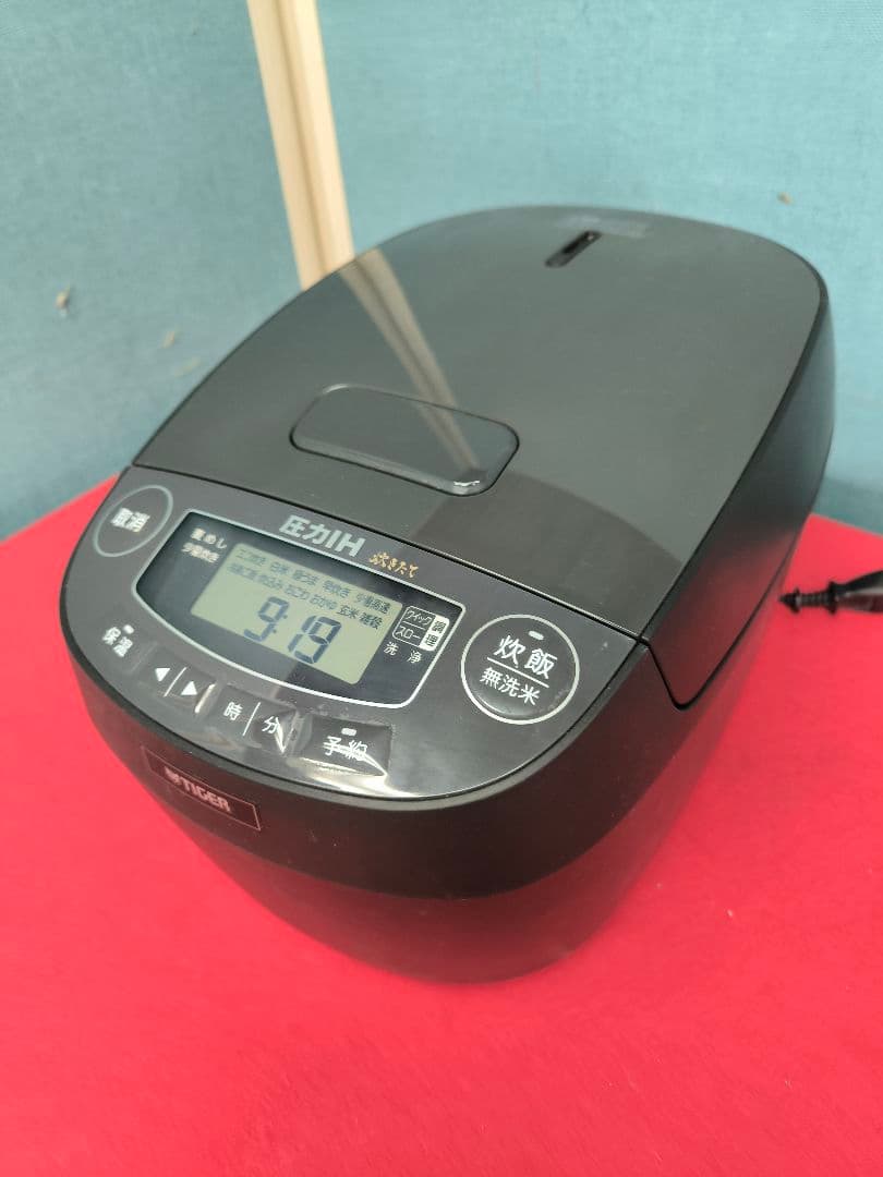 2022年製　タイガー 圧力IH炊飯ジャー 5.5合 炊きたてJPV-B100